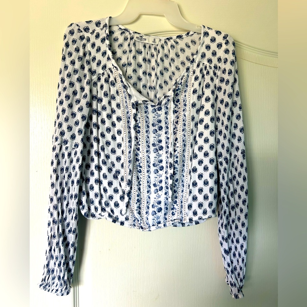 Hollister floral long sleeve blouse. Size: small
